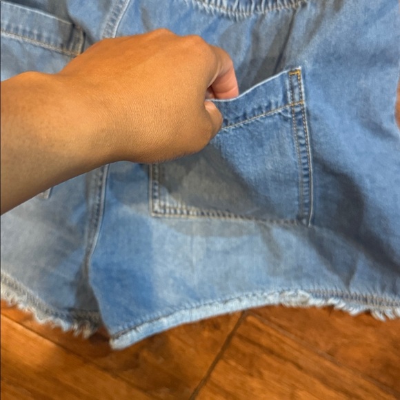 Medium BCBGeneration Blue Jean Shorts with Drawstring - Pockets in Front & Back - Picture 10 of 11